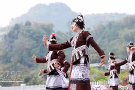 Costume traditionnel de l’ethnie Lu dans la province de Lai Châu. Photo : VNA