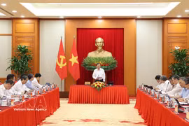 Le secrétaire général du Parti et président de la République, Tô Lâm, travaille avec la Commission centrale des politiques et des stratégies, à Hanoi, le 1er octobre. Photo: VNA