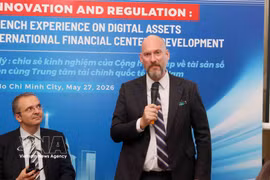 Richard McClellan, directeur général du VIFC à Hô Chi Minh-Ville, s’exprime lors du séminaire, à Hô Chi Minh, le 27 mai. Photo : VNA