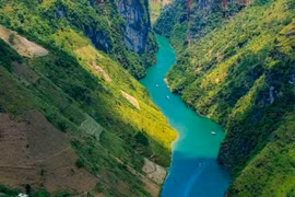 Un tronçon de la rivière Nho Quê à Hà Giang. Photo : Vietluxtour