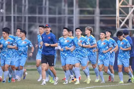 L'équipe vietnamienne des moins de 22 ans s'entraîne avant son match d'ouverture des 33èmes Jeux d'Asie du Sud-Est. Photo : VFF