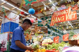La directive demande de promouvoir le mouvement « Les Vietnamiens privilégient l’utilisation des produits vietnamiens ». Photo: VNA