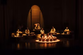 Une performance artistique lors de la cérémonie d’annonce du cadre opérationnel du Festival du design créatif de Hanoï 2026. Photo: vietnamnet.vn