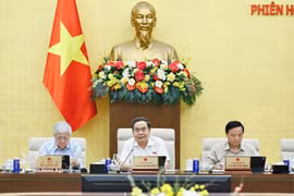 Le président de l’Assemblée nationale, Trân Thanh Mân (centre) lors de la 4e session (deuxième phase) du Comité permanent de l’Assemblée nationale sur le projet de loi amendée sur la vulgarisation et l’éducation juridiques, à Hanoi, le 14 juillet. Photo: VNA