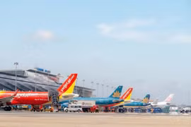 Avions des compagnies aériennes nationales à l'aéroport international de Nôi Bai, à Hanoi. Photo : NIA/qdnd.vn
