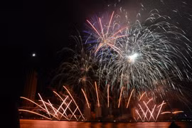 Performance de l'équipe finlandaise lors du Festival international de feux d'artifice 2024 de Dà Nang, le 13 juillet. Photo : VNA