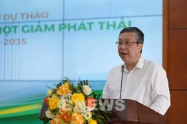 Le vice-ministre de l’Agriculture et de l’Environnement, Hoàng Trung s'exprime lors de l'événement. Photo: VNA