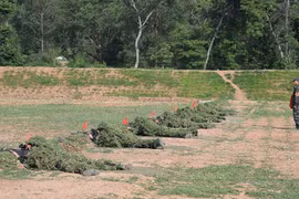 Une unité de reconnaissance s'entraîne au tir à différentes distances. Photo: qdnd.vn
