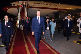 La visite officielle du Premier ministre espagnol Pedro Sánchez au Vietnam s’inscrit dans le cadre de la célébration par les deux pays du 15e anniversaire du partenariat stratégique en 2024 et du 50e anniversaire des relations diplomatiques entre les deux pays en 2027. Photo: VNA