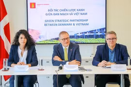 Lors d’une conférence de presse tenue en novembre 2023, l’ambassadeur Nicolai Prytz a affirmé que le Vietnam et le Danemark partagent un objectif commun : un avenir vert. Photo : Thanh nien