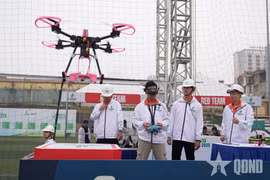 Le concours UAV Cup PV GAS 2025 met aux prises 28 équipes d’élite issues d’universités et d’académies de tout le pays, à Hanoi, le 3 décembre 2025. Photo: QDND