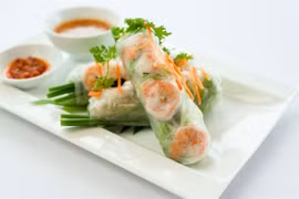 Rouleaux de printemps vietnamiens frais, préparés avec des galettes de riz. – Photo: vietnhatplastic.com