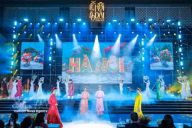 Le festival touristique de l'ao dài de Hanoï 2025, placé sous le thème "ao dài de Hanoï - Éclat du patrimoine", du 7 au 9 novembre 2025 au Musée de Hanoi. Photo: VNA