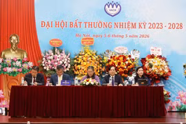 Le présidium du congrès extraordinaire de l’Association vietnamienne pour la protection des droits de l’enfant, à Hanoi, le 6 mai. Photo : VNA