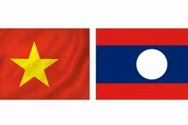 Drapeaux du Vietnam et du Laos