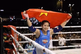 Phung Thi Hông Tham remporte la médaille d'or dans la catégorie amateur féminine des 63 kg aux Championnats du monde de Kun Khmer 2026. Photo : nld.com.vn