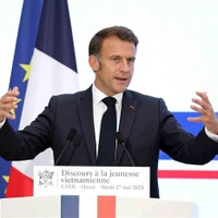 Le président français Emmanuel Macron s'exprime lors de la rencontre. Photo: VNA