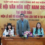 Nguyen Phu Binh, ancien vice-ministre des Affaires étrangères et président de l’Association de liaison avec les Vietnamiens résidant à l’étranger à la rencontre avec la presse. Photo: VNA