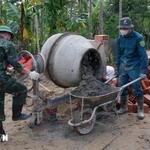 À ce jour, 400.000 briques ont déjà été transportées, le reste devant suivre par trains successifs. Photo: VNA