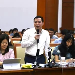 Un dirigeant du Département du budget de l'État, lors d'une conférence de presse le 2 juillet. Photo : baodautu.vn