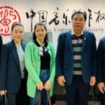 Dinh Trung Can (deuxième à partir de la droite), directeur général du Centre vietnamien pour la protection des droits d’auteur sur la musique (VCPMC), lors d'un événement de la CISAC, en Chine, en octobre 2025. Photo : nhandan.vn