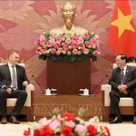 Le vice-président de l’Assemblée nationale du Vietnam, le général de corps d’armée Tran Quang Phuon reçoit le 3 février une délégation de la Commission de la sécurité nationale du Parlement hongrois, conduite par son président Zoltán Sas. Photo : VNA