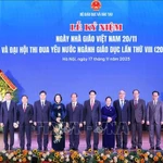 La célébration de la Journée des enseignants vietnamiens (20 novembre) et du VIIIᵉ Congrès d’émulation patriotique du secteur de l’éducation à l’Université pédagogique de Hanoï. Photo: VNA
