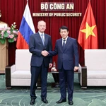 Le général Luong Tam Quang (droite) et Nikolaï Patrouchev, conseiller du président russe Vladimir Poutine et président du Conseil maritime de Russie. Photo: VNA