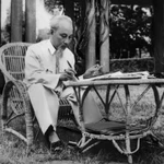 Le Président Hô Chi Minh consacrait régulièrement du temps à lire, commenter et valider personnellement les articles de la VNA. Photo: VNA