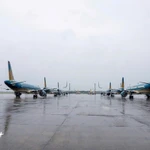 Plusieurs vols et trains détournés ou annulés à cause des conséquences du typhon n°13. Photo: VNA