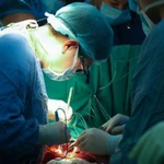 Première greffe cœur-poumons réussie au Vietnam pour une patiente en insuffisance multiviscérale réalisé par les médecins de l'hôpital Viêt Duc. Photo : L’Hôpital Viêt Duc 