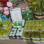 Présentée à la Foire d'Automne 2025, la saveur du "côm non" évoque des souvenirs d'enfance. Photo: VNA