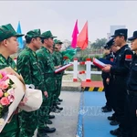 Le 25 décembre, les gardes-frontières de la province vietnamienne de Lai Chau (Nord) et le Détachement de gestion frontalière de Honghe, relevant du poste-frontière de Jinshuihe (Chine), ont mené une patrouille conjointe. Photo: VNA