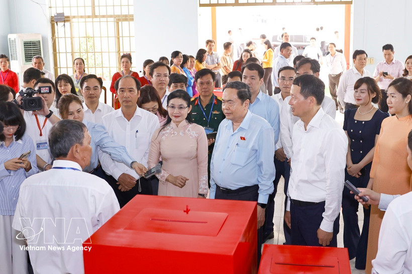 Le 5 mars, le président de l'Assemblée nationale, Tran Thanh Manh, a effectué une inspection de terrain au bureau de vote n° 4, circonscription électorale n° 17 – quartier de Tan Trieu, province de Dong Nai. Photo : VNA