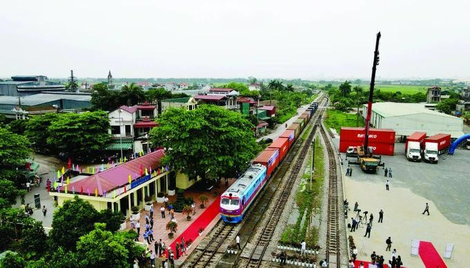 Le train part de la gare de Cao Xa (Hai Duong) vers la Chine. Photo : https://www.sggp.org.vn/
