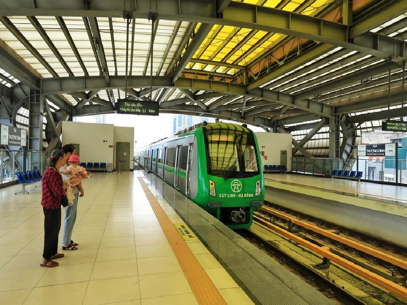 Du 30 août au 2 septembre, à l’occasion du 80e anniversaire de la Fête nationale du 2 septembre, habitants et visiteurs de la capitale pourront bénéficier de la gratuité sur l’ensemble des moyens de transport public subventionnés, comprenant 128 lignes de bus et deux lignes de métro. Photo : VNA