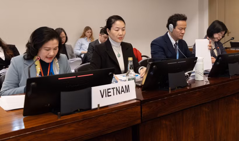 La vice-ministre de l'Intérieur, Nguyen Thi Ha, défend le 9e rapport national sur la mise en œuvre de la CEDAW. Photo : VNA
