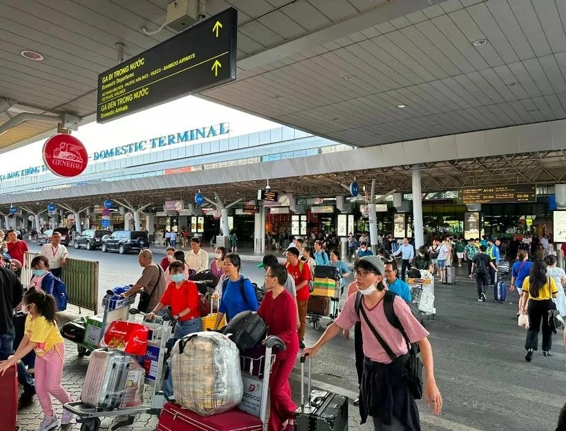 A l'aéroport de Tan Son Nhat. Photo : VNA