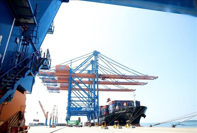 Un navire international de 200 000 TPL accoste au port de Gemalink. Photo : VNA
