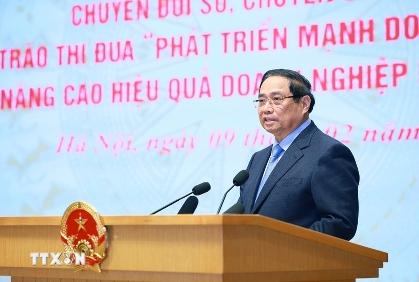 Le Premier ministre Pham Minh Chinh, président du Conseil central d'Émulation et de Récompense préside la cérémonie de lancement de deux mouvements majeurs. Photo : VNA