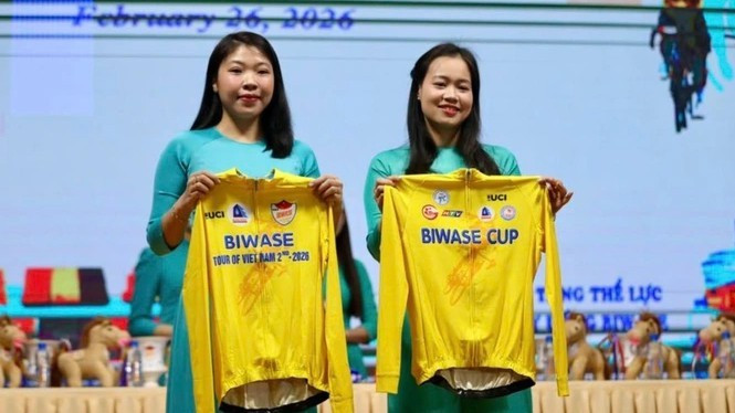 Les deux maillots les plus prestigieux des deux tournois. Photo : nhandan.vn
