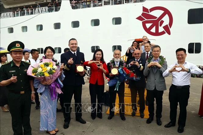 Des touristes venus à Quang Ninh le 30 avril. Photo : VNA