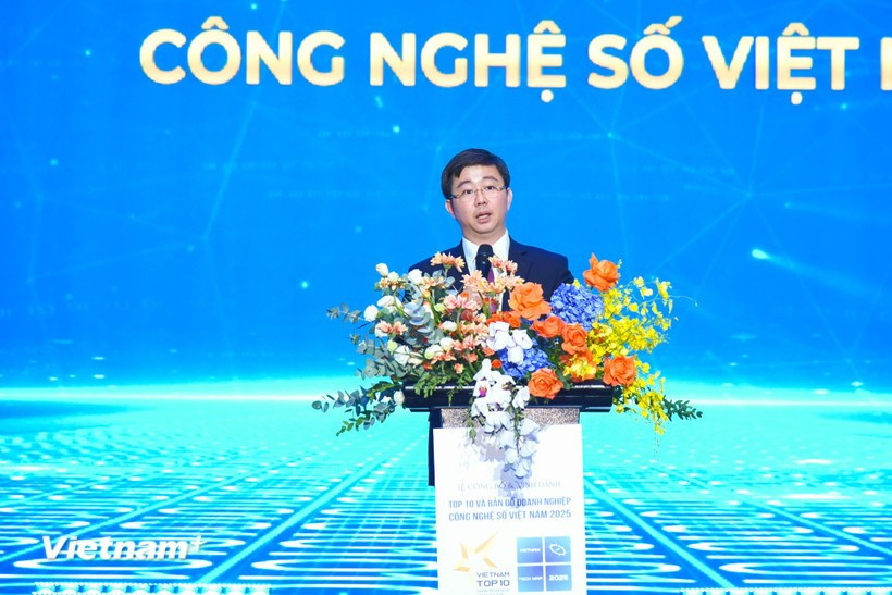 Le vice-ministre des Sciences et des Technologies, Bui Hoang Phuong, souligne la portée significative du lancement par la VINASA de la Carte des entreprises de technologie numérique du Vietnam. Photo : Vietnam+