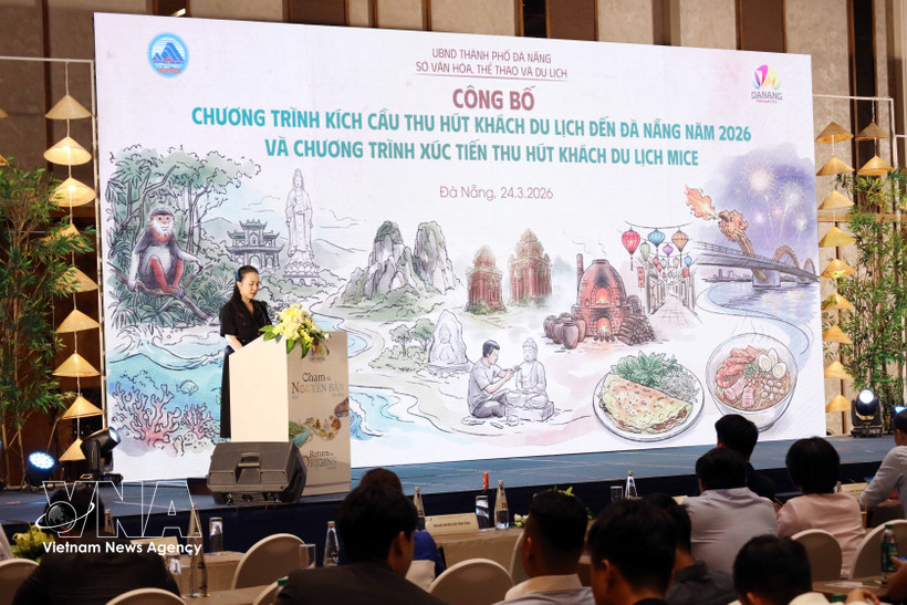 La directrice adjointe du Département de la Culture, des Sports et du Tourisme de Da Nang, Nguyen Thi Hoai An s'exprime lors de l'événement. Photo : VNA