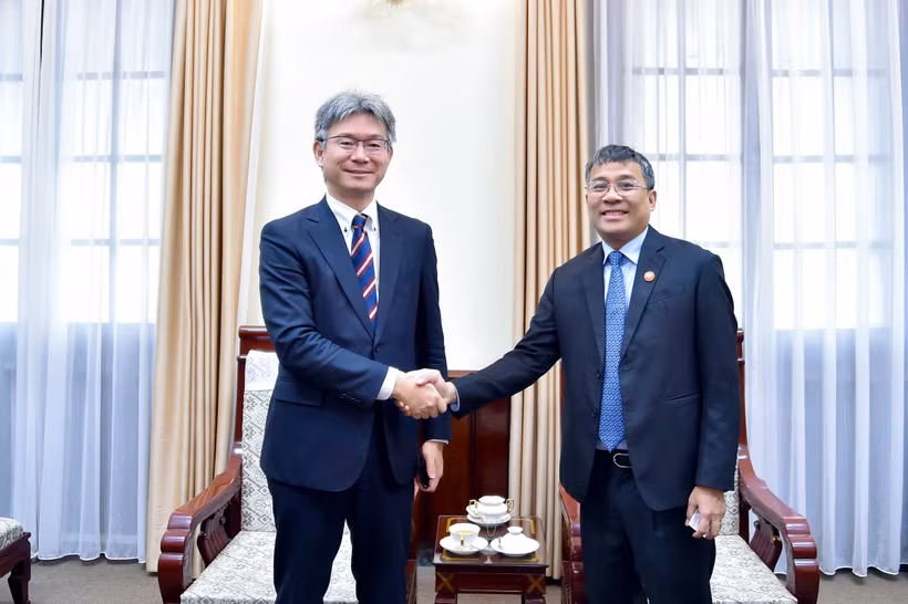 Le vice-ministre permanent des Affaires étrangères, Nguyên Minh Vu (à droite) et Yoneda Gen, directeur général du département Asie du Sud-Est et Pacifique de l'Agence japonaise de coopération internationale. Photo : BNG