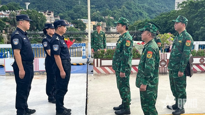 Le commandement de patrouille conjointe à la ligne de démarcation du poste frontalier international de Lào Cai. Photo : qdnd.vn 