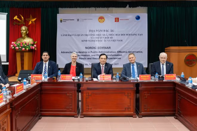 Lors du symposium. Photo : VietnamPlus