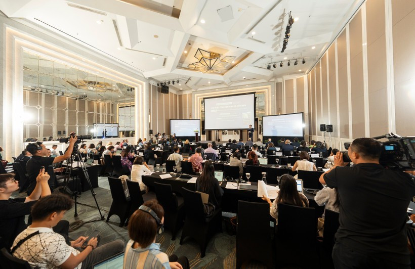 Lors de la conférence de presse pour la publication du rapport de la Banque mondiale sur la situation économique au Vietnam. (Photo : VNA)