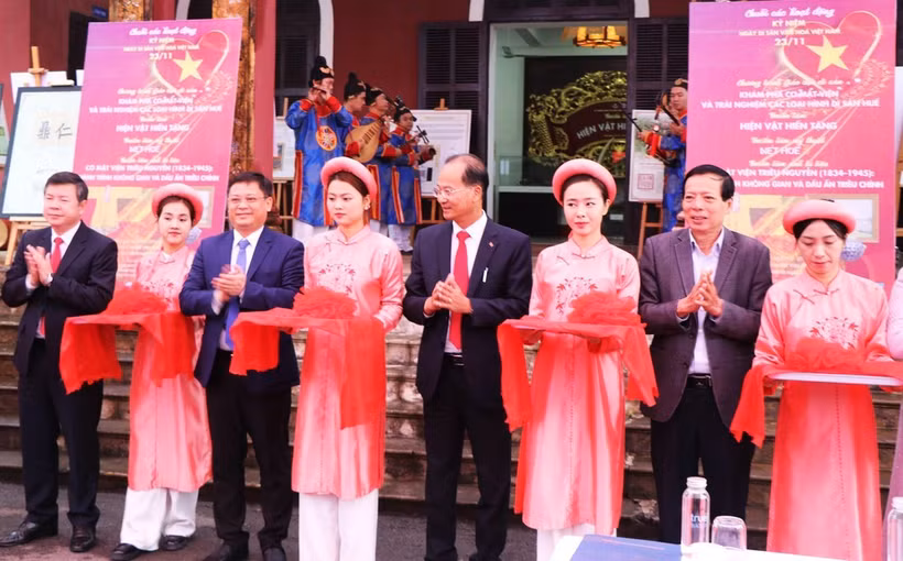 Lors du lancement des activités de la Semaine de célébration de la Journée du patrimoine culturel vietnamien. Photo : VNA