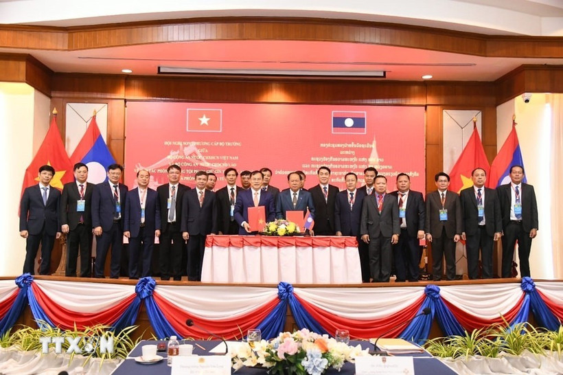 Le Vietnam et le Laos intensifient leur coopération en matière de sécurité publique. Photo : VNA